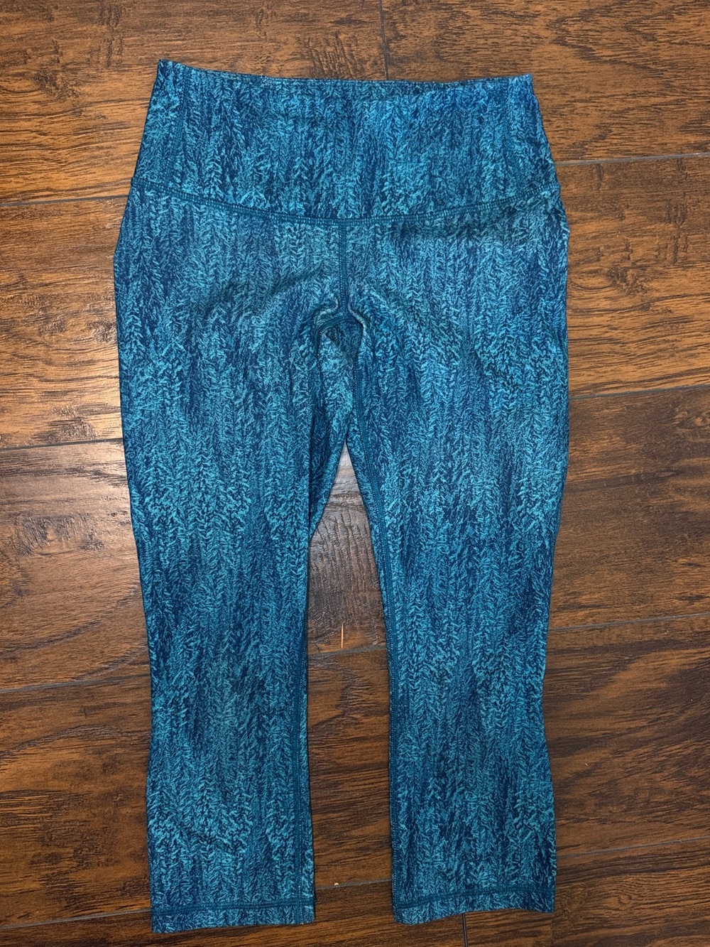 Patagonia Teal Patterned Capri leggings womens XS